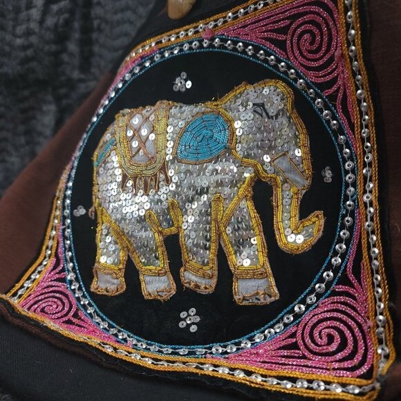 Sling Body Purse With Elephant Design On The Front. - Picture 2 of 10